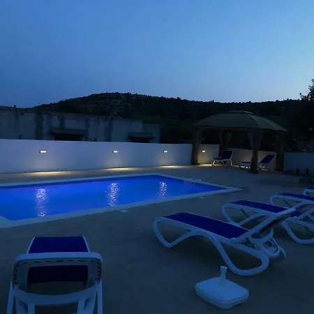 Holiday House 